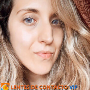 lentes de contacto de color celeste